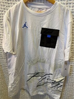 Jordan Boys White Graphic Pocket T Shirt XL